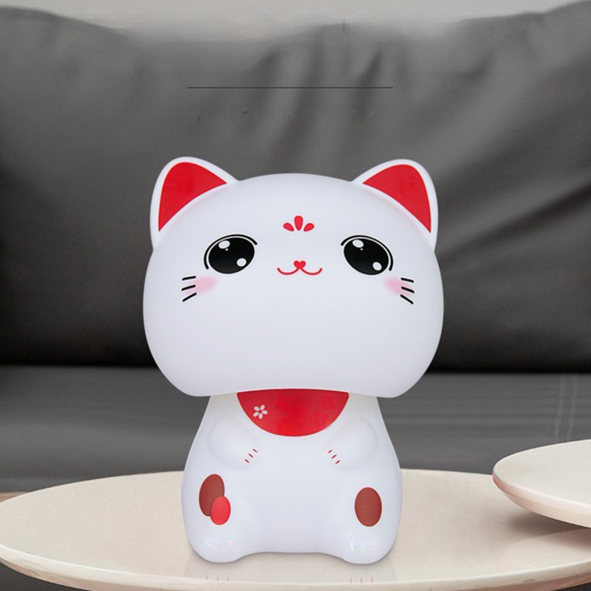 首振り招き猫｜車載インテリアとして、車内の雰囲気を変えて明るい感じ