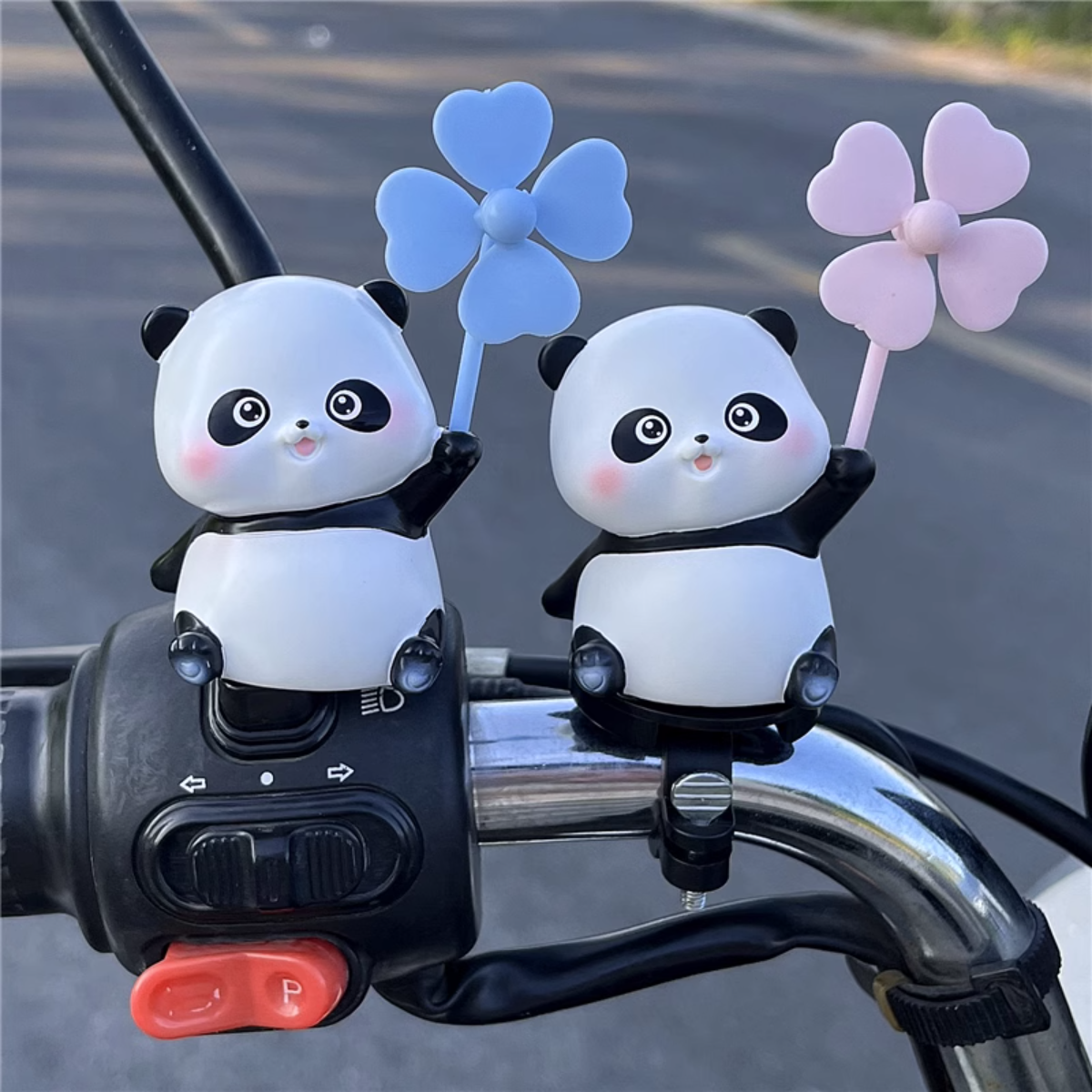 風車を挙げるパンダちゃん｜風が吹けば風車が回る！パンダさん好きな方必見！|undefined