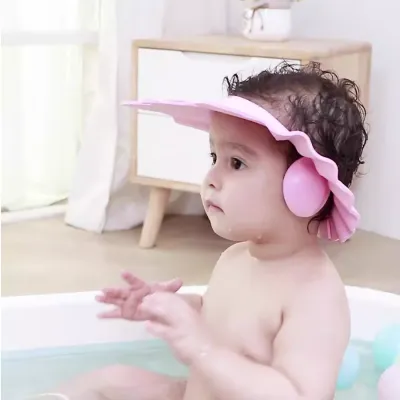 ベビーシャンプーハット｜赤ちゃんの頭に着けるだけで、水や泡が目や耳に入るのを防げてとても便利。