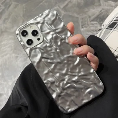 『トレンド』大人のシワ感シルバーメッキ加工！マット質感のソフトiPhoneスマホケース｜凸凹が個性的！ 手にフィットするボディで、くせになる！