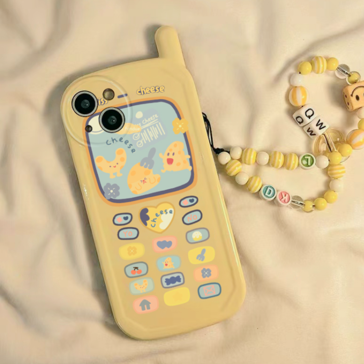 「iPhone 7~13対応」ンテナ古いレトロな携帯電話形ストラップ付きスマホケース｜懐かしき、ガラケーが面白い！チーズ風色合いにが可愛い！|undefined