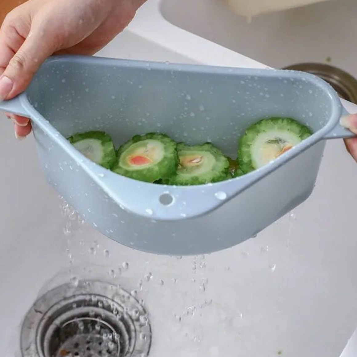 『下水が詰まってる？心配するな！』水切りラック｜野菜洗い兼用のざる、ラーメンを直接シンクに流し込んで、詰まる心配はありません.