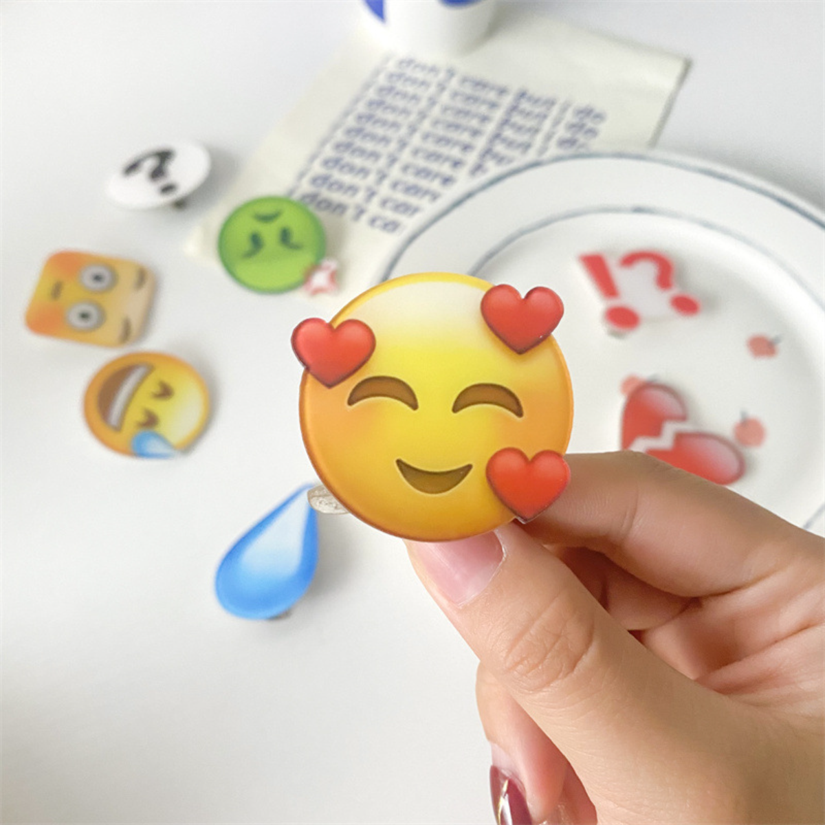 ヘアピン | お笑いスタンプ・アクリル・emojiユーチューバー=|undefined