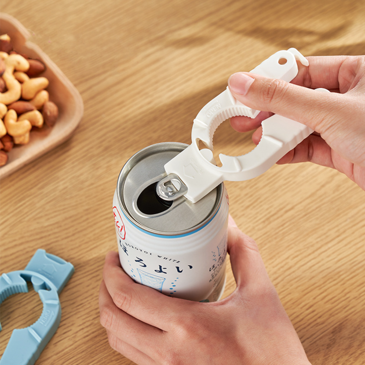 らくらくオープナー｜缶ジュースプルタブ用 ペットボトルキャップ用に対応  力の弱いお子様、お年寄りの方、リウマチの方、指先が不自由な方、爪を保護したい女性の方にも便利です|undefined