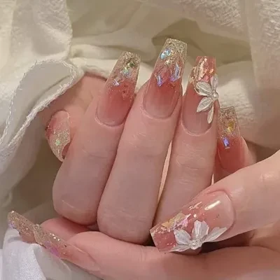 ネイルチップ｜チーク・ネイルアート・ホワイトニング・完成品・爆閃・氷で透明・着用