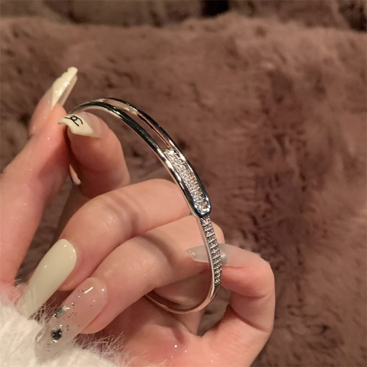 ブレスレット｜オープンタイプ・調節可能・キラキラ・アクセサリー・オシャレでファッション|undefined