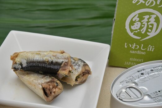 日本のみのり 銀さけ | 中骨缶(100g×4個)×いわし缶 (100g×4個)【日本のみのり】|undefined