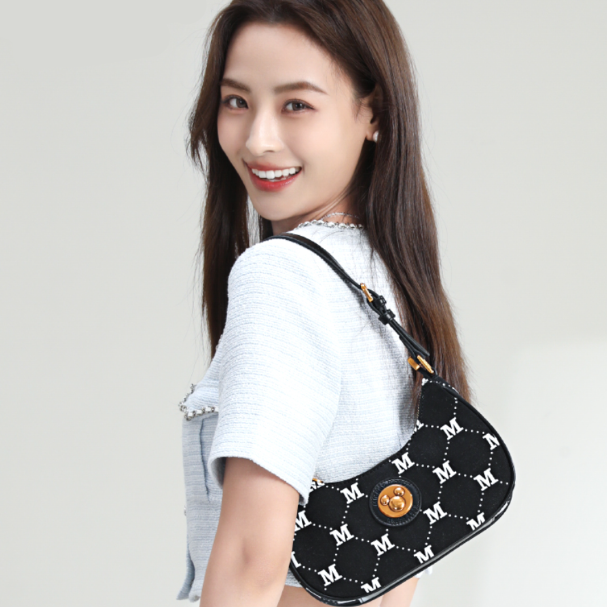 「MESUCA&Disney」バッグ｜ミッキー装飾・モノグラム・黒いデザイン・ゴールド金具・エレガント・ミニバッグ・デザイン性・高級感・ディズニー正規品|undefined