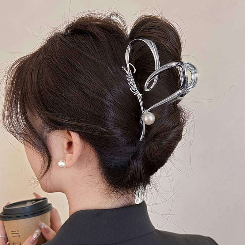 アレクサンドルドゥパリ M ヘアクリップ　人気のライトゴールド 完売品 アレクサンドルドゥパリ M ヘアクリップ 人気のライトゴールド