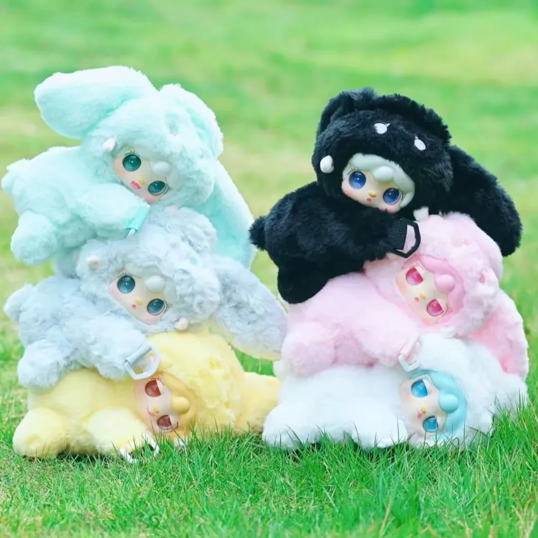 芝生に並んだYookiポーチぬいぐるみ 全色展開