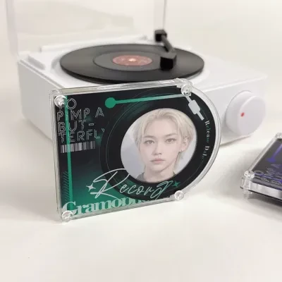 アクリル缶バッジケース｜缶バッジ収納・ディスプレイ・アニメグッズ・高見え・おしゃれ・推し活・レコードプレーヤー・アクリルフレーム