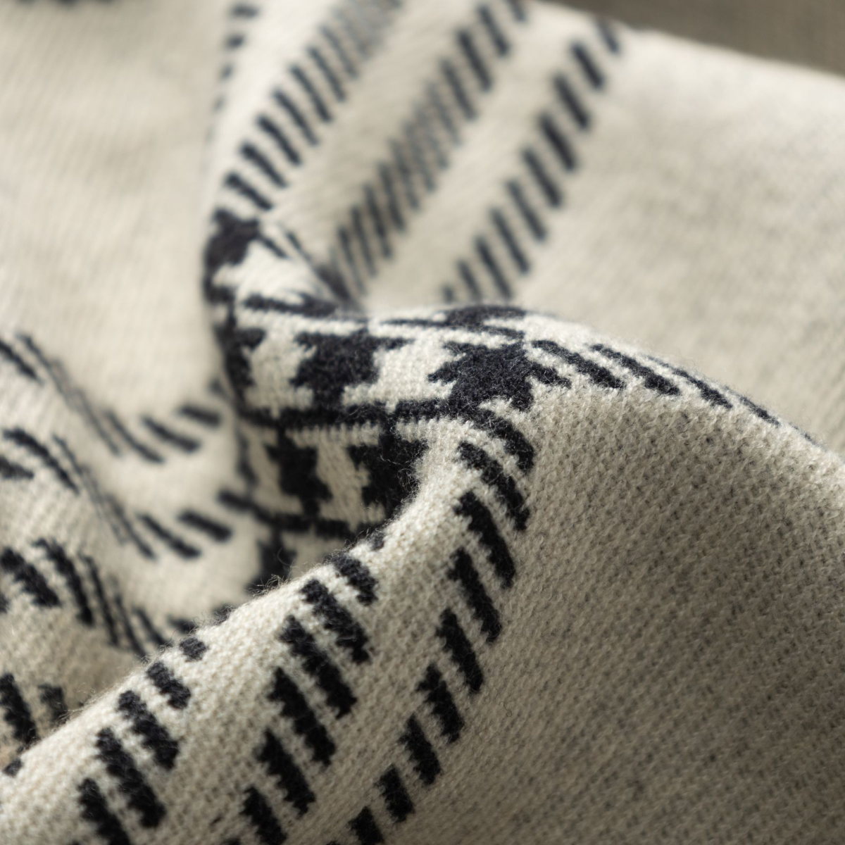 マフラー｜包芯糸・両面斜文織り・フリンジ付き・格子柄・長め・大判ストール・ふんわり感・あったか・秋冬新作|undefined