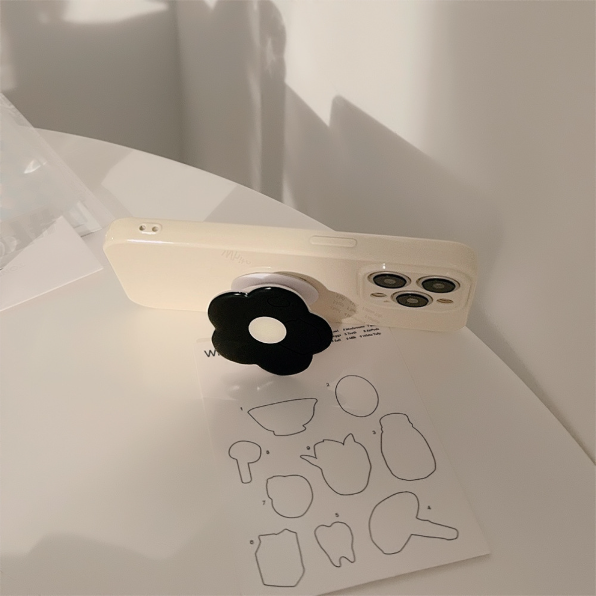 iPhoneケース｜クリームフラワー・スタンド付き・デジタル機器・スマホ保護ケース|undefined