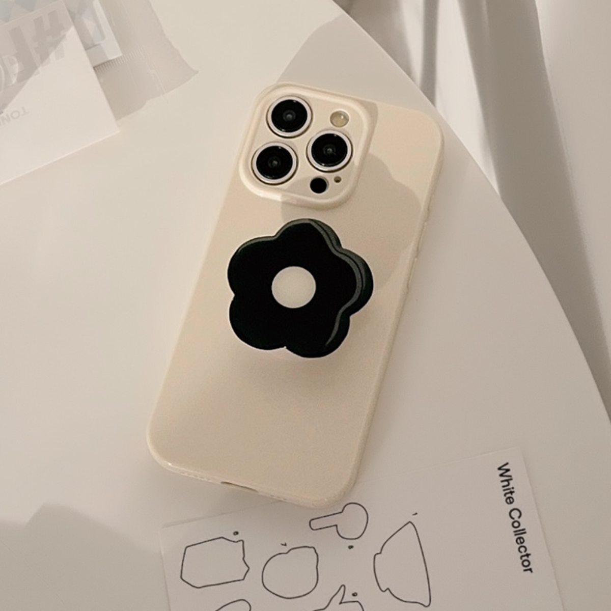 iPhoneケース｜クリームフラワー・スタンド付き・デジタル機器・スマホ保護ケース|undefined