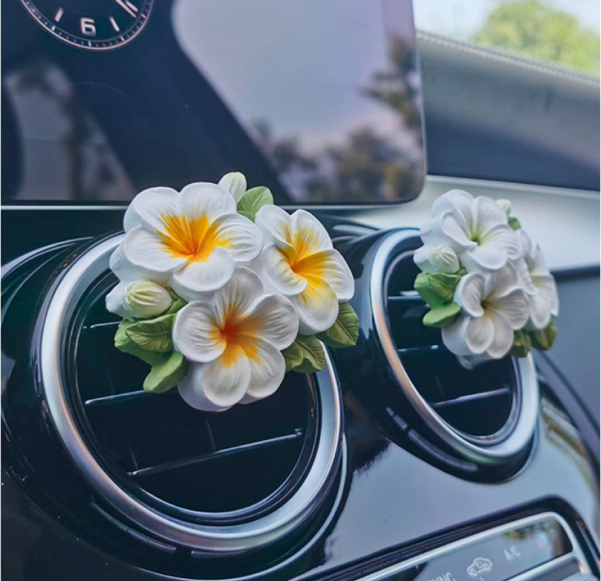 『女の子に最適～人気商品！』車載アロマタブレット｜キレイな花のデザイン·高級感が溢れる·車内の雰囲気を上がる