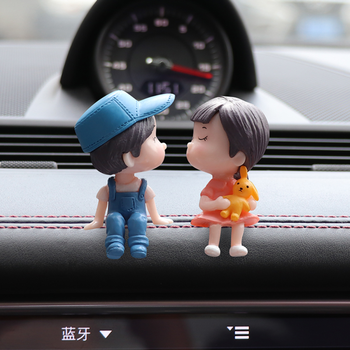 「熱愛し合っている若いカップル」可愛い車内飾り ｜両面テープ付き|undefined
