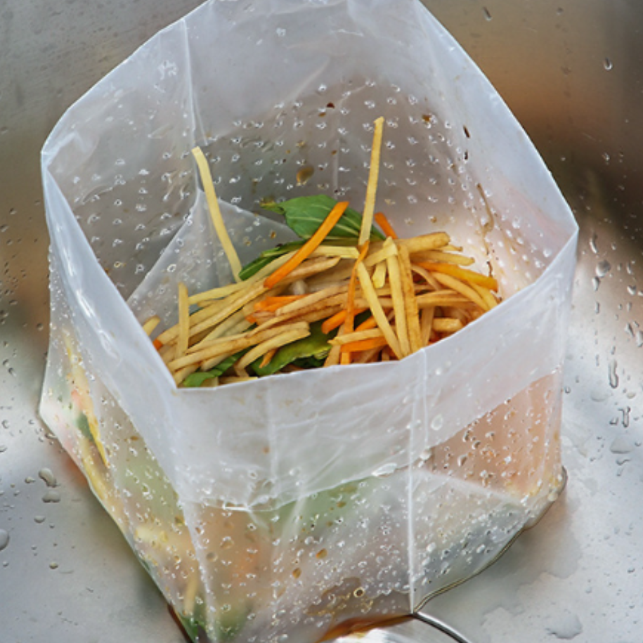 ドレインゴミ袋│省スペース狭い水槽でも邪魔にならず、調理中の野菜ごみなどはその場でゴミ箱に捨てる。水槽、キッチンを広く使う|undefined