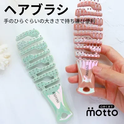 ヘアブラシ｜手のひらぐらいの大きさ 持ち運び便利