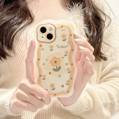 ワクワク広場 「多機種対応」🌻ひまわり スマホケース丨柔らかな曲線を描く波型のフレームが特徴的なケース