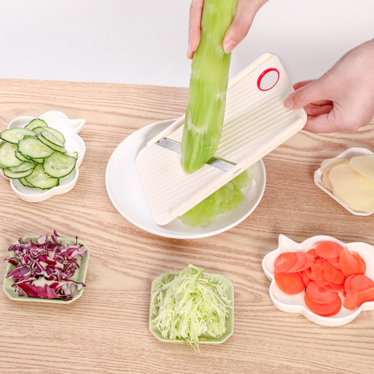 ワイドスライサー｜軽い力で簡単にキャベツの千切りや玉ねぎなどの野菜スライスがふわふわで簡単にできます＊|undefined